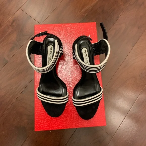 Marskinryyppy 9 Black Winona II Suede Sandals - Picture 2 of 7